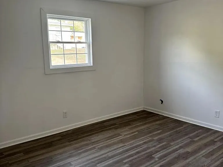 10318 Greentree Ln — Photo 3
