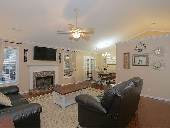 2nd image of 1400 Tall Pines Dr
