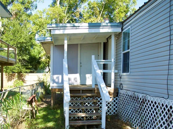 4443 6th St, Bacliff, TX 77518