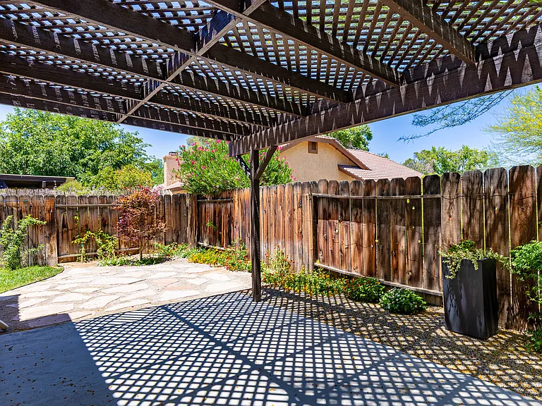 316 Monterey Dr — Photo 22