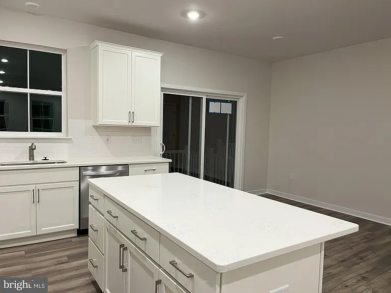 507 Titanium St — Photo 17