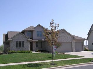 816 N Meadowbrook Ln, Waunakee, WI 53597