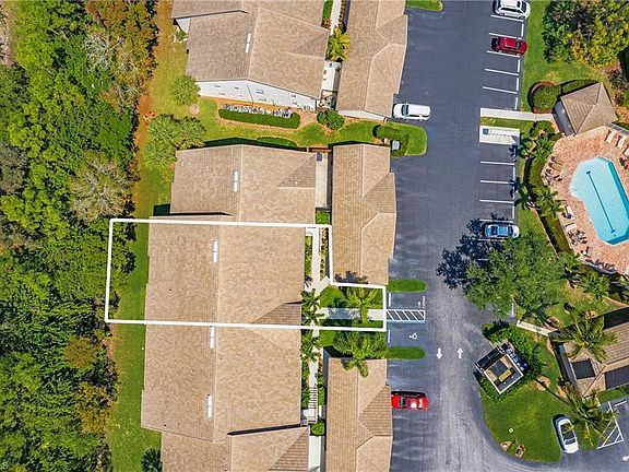 4th image of 28740 Diamond Dr Unit 204