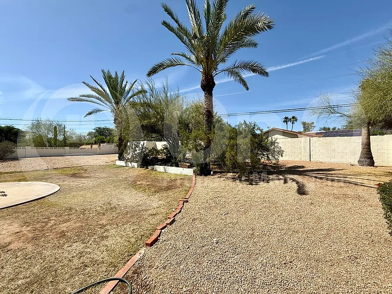 2238 E Montebello Ave — Photo 3