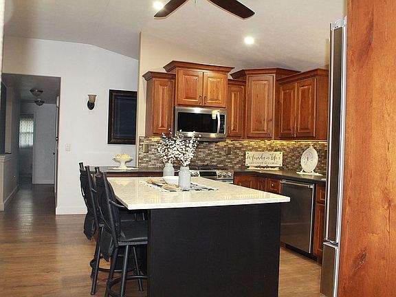 4th image of 301 Canterbury Dr