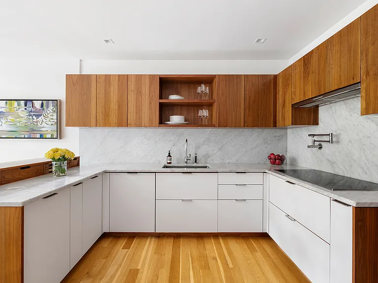 225 E 48th St #TOWNHOUSE — Photo 12
