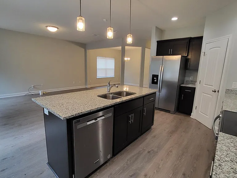643 Fairview Cir — Photo 4