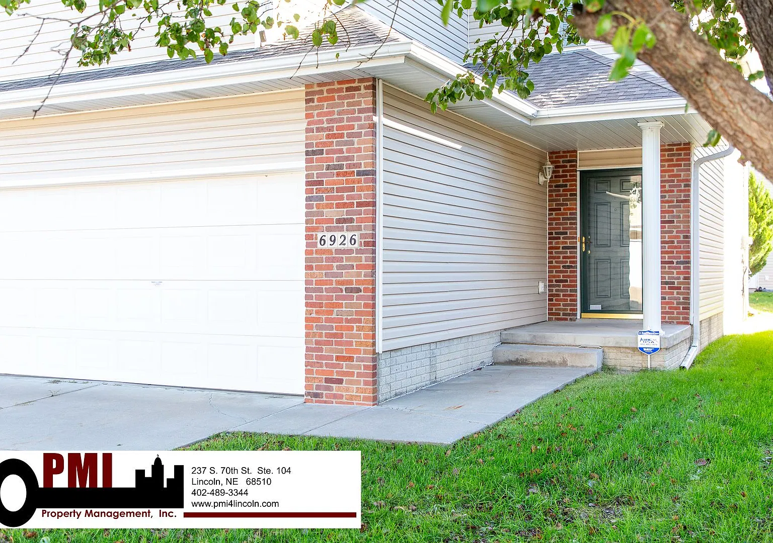 3 Bedroom 2.5 Bath in South Lincoln — Photo 1