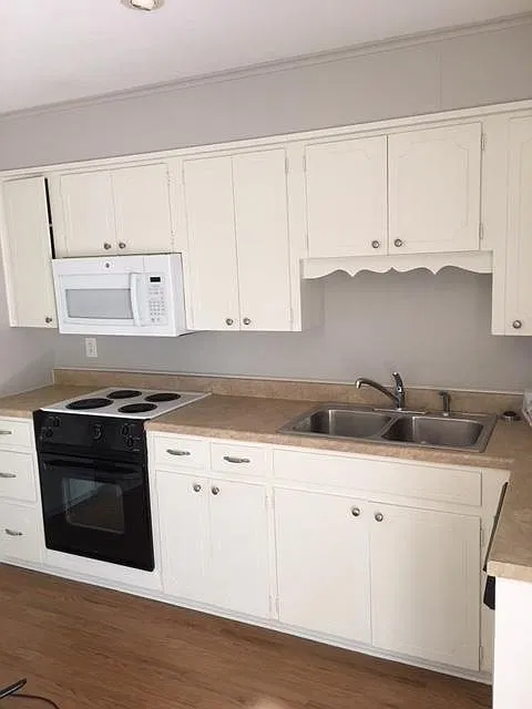 2 bed, 1.5 bath, 900 sqft, $900 — Photo 2