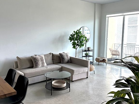 2nd image of 2001 Biscayne Blvd #4C