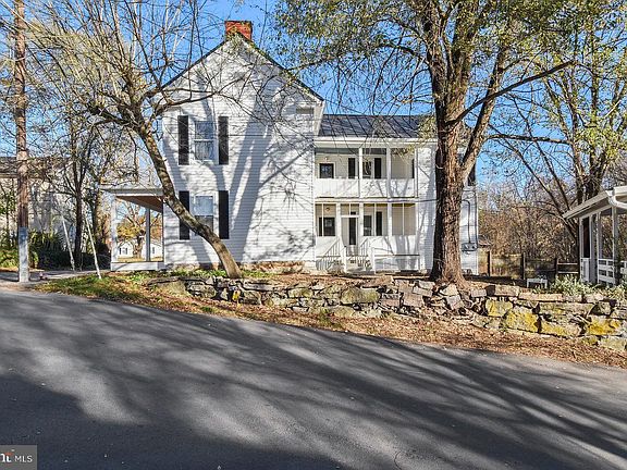 5th image of 203 Water St