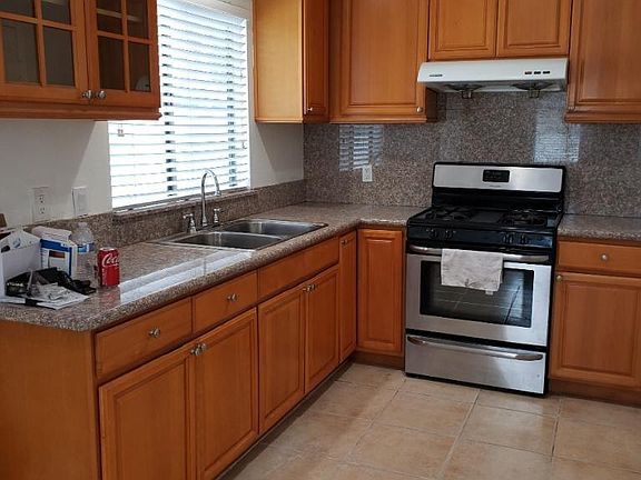 3rd image of 1211 W Badillo St