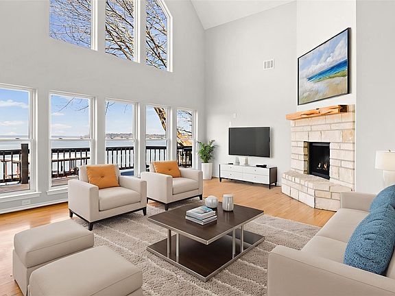 2nd image of 231 N Point Dr