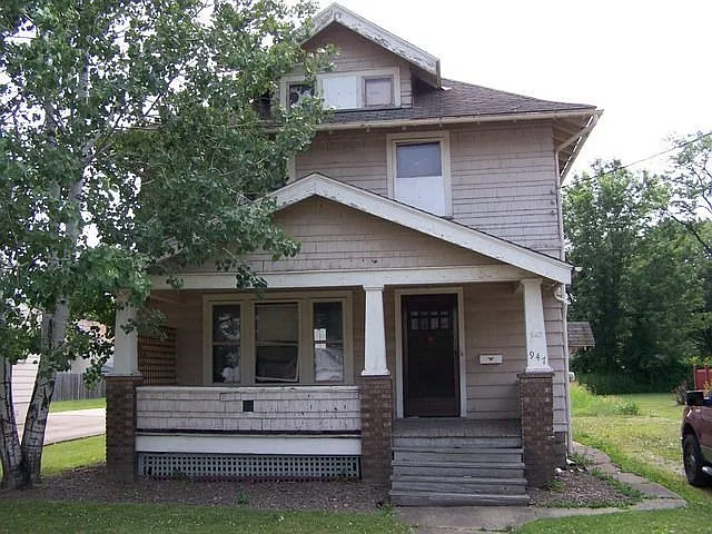 947 Hazelwood Ave SE photo 1