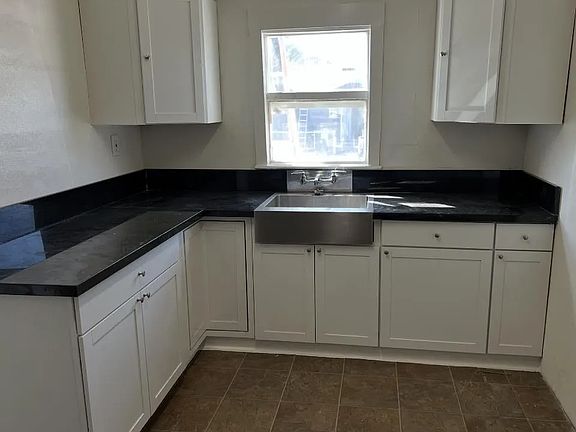 4th image of 1064 N H St