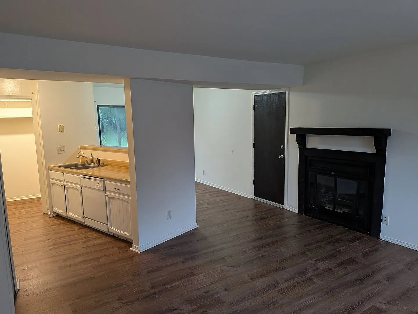 2411-2413 Kendallwood — Photo 4