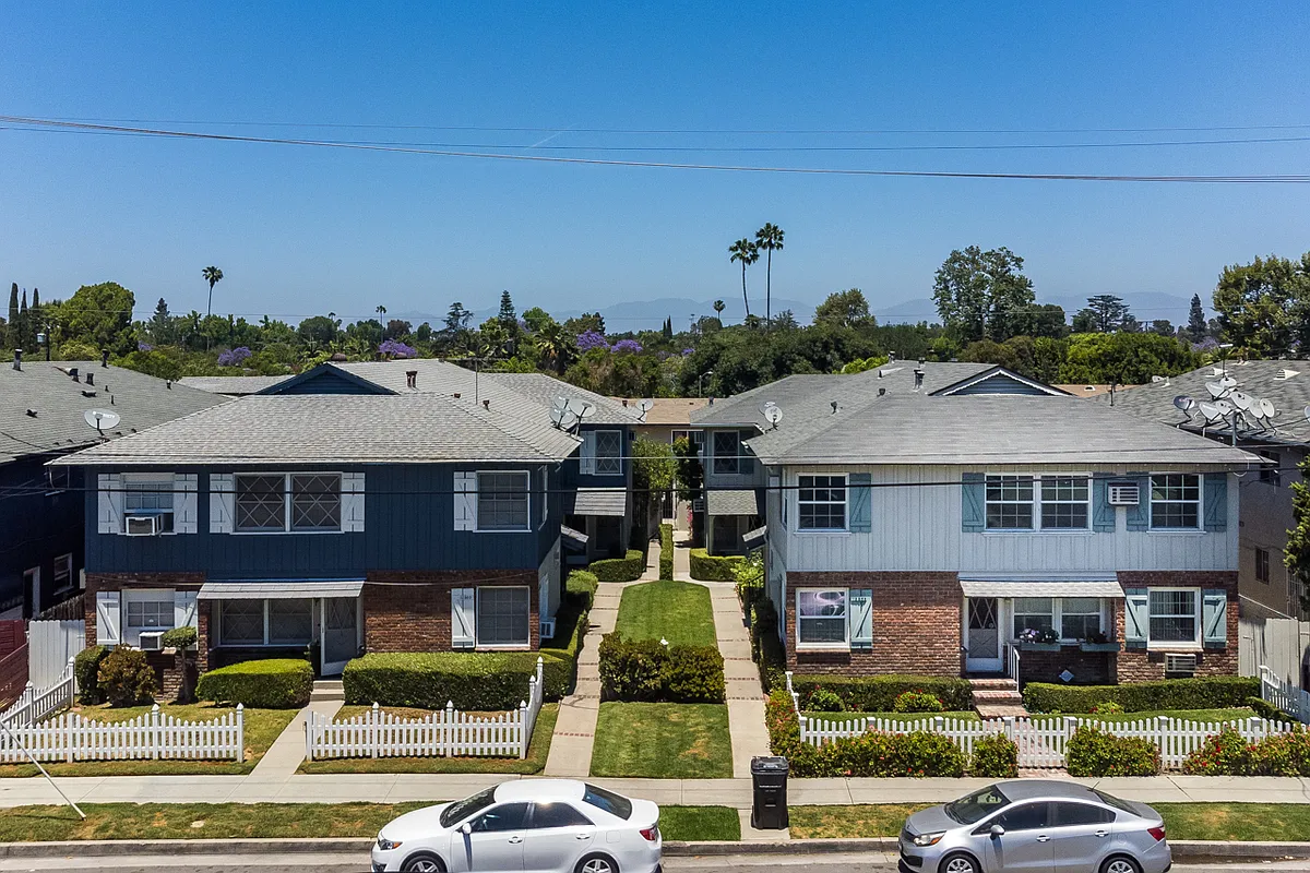 Building Photo - 13503 Moorpark St #6