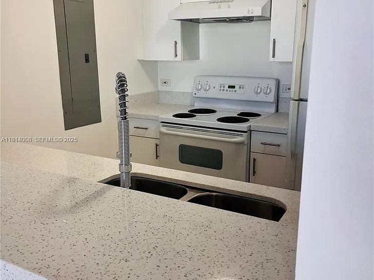 900 SW 8th St #806 — Photo 20