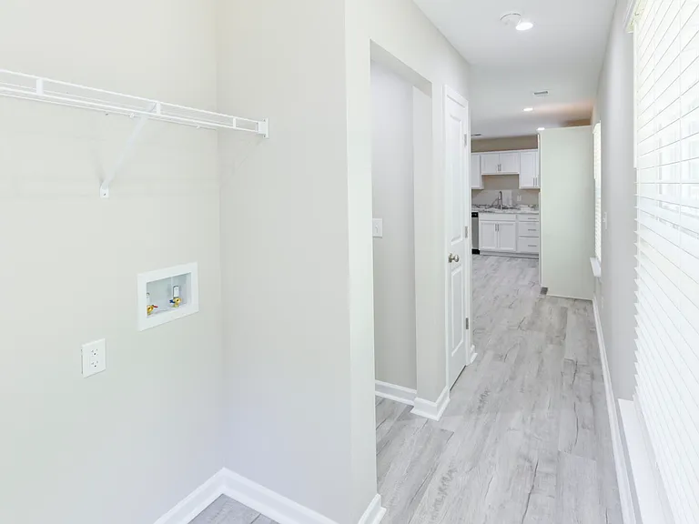 207 Woodlawn St — Photo 21