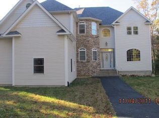106 McCrodden St, Wheatley Heights, NY 11798