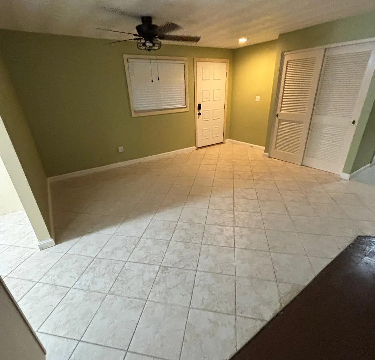 3 bed, 2.5 bath, 1463 sqft, $4,150 — Photo 4