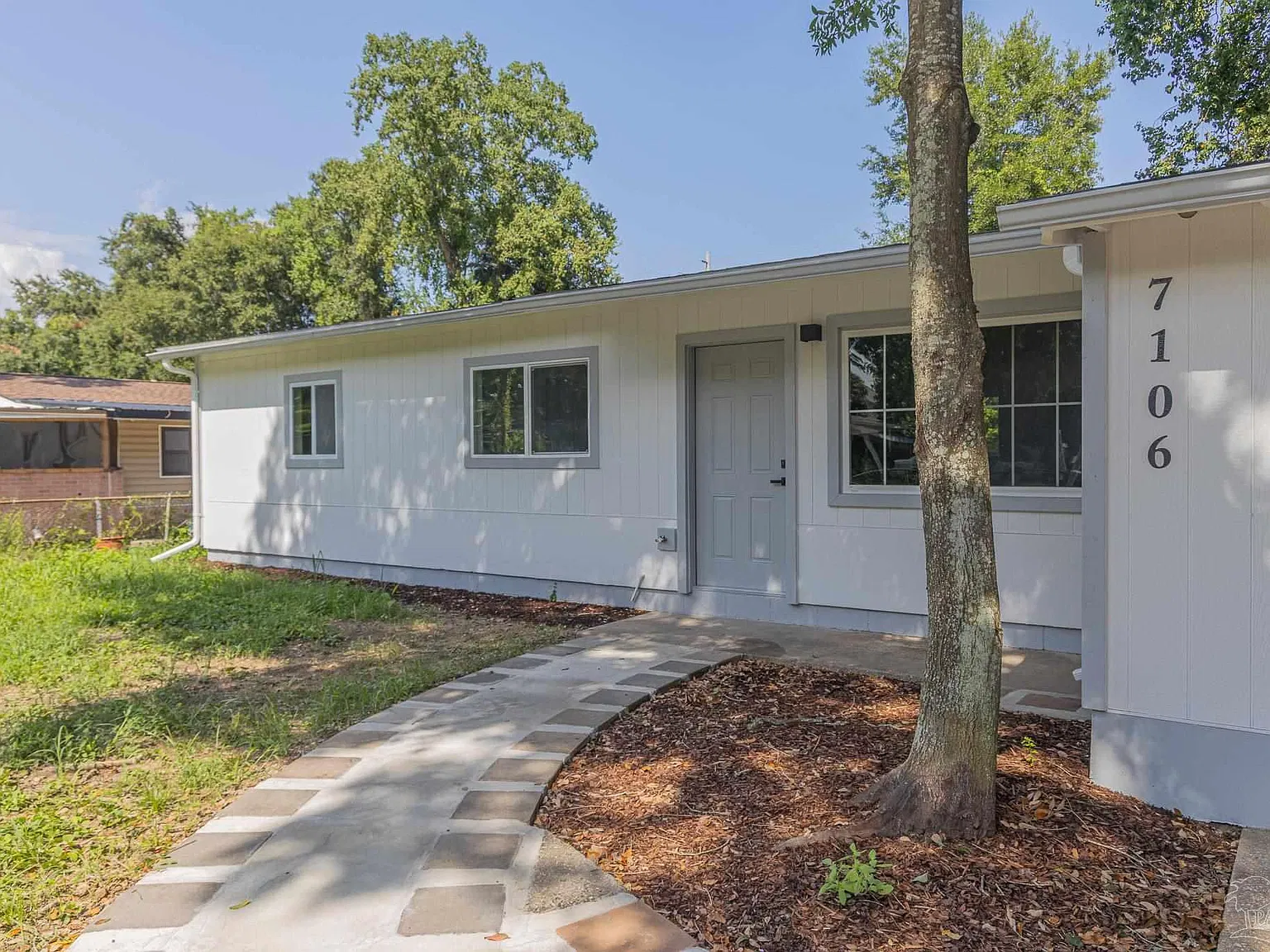6 bed, 1128 sqft, $1,650 — Photo 2