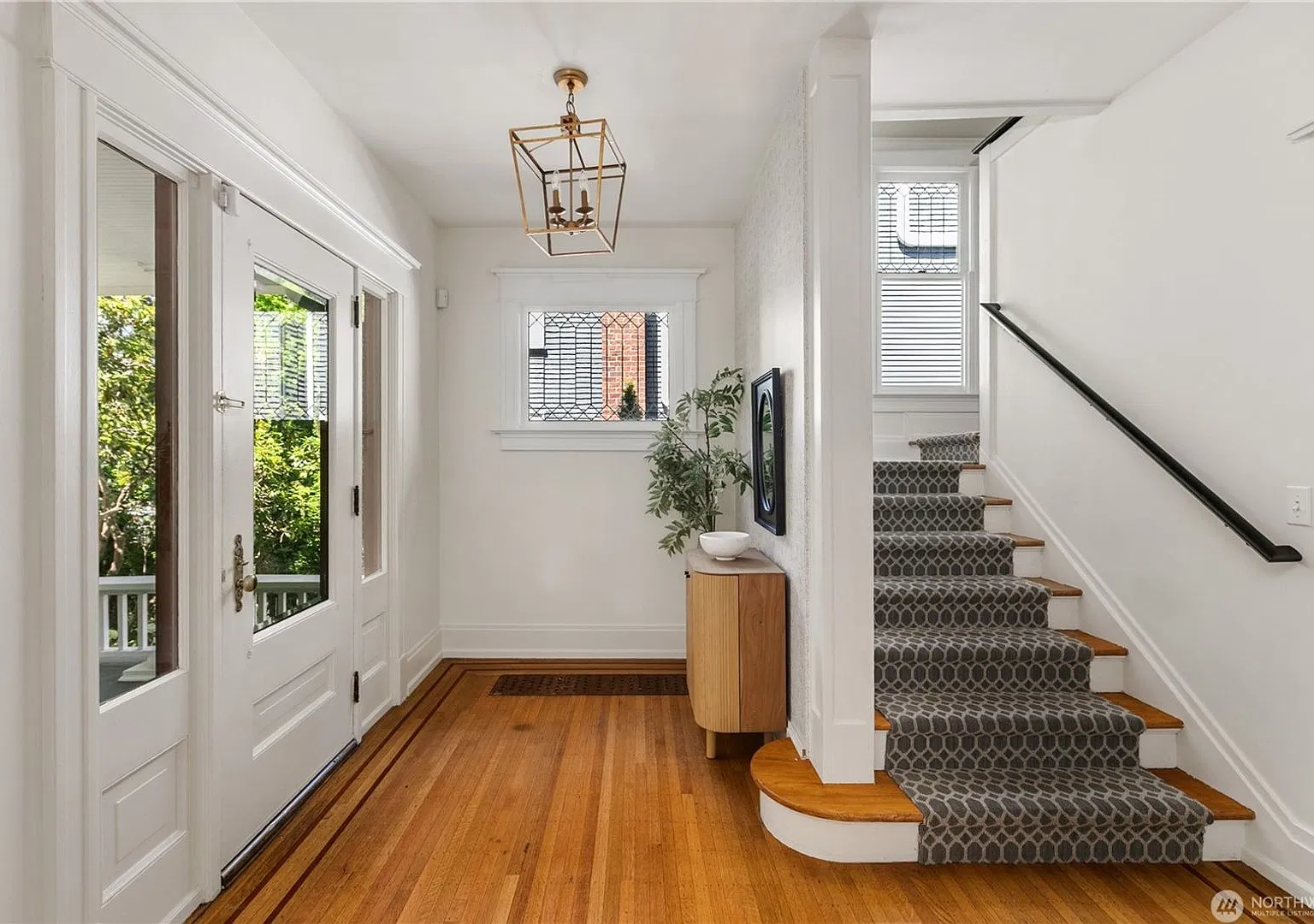 Timeless Seattle Charm Meets Modern Luxury in North Capitol Hill — Photo 2