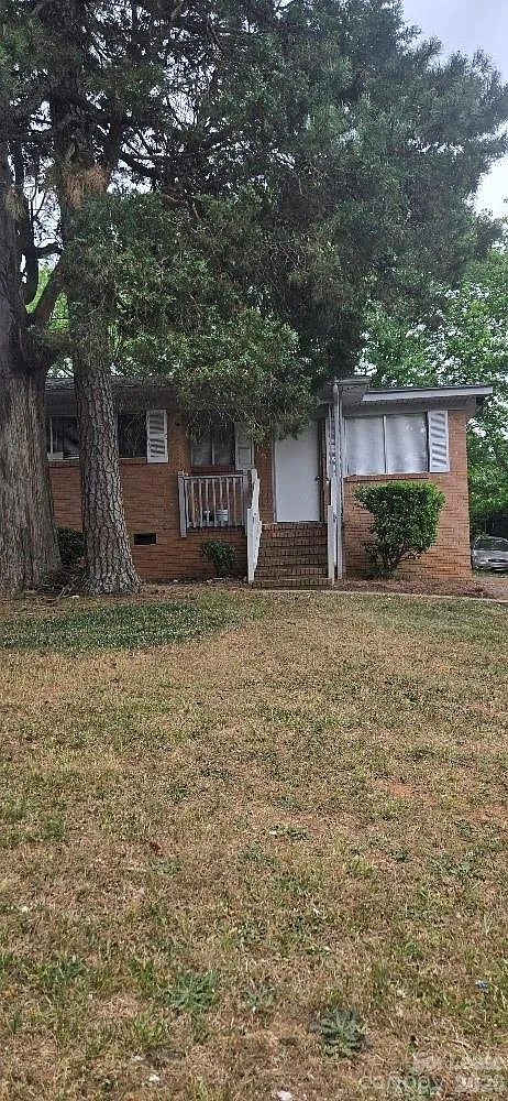 3 bed, 1.5 bath, 959 sqft, $1,395 — Photo 1