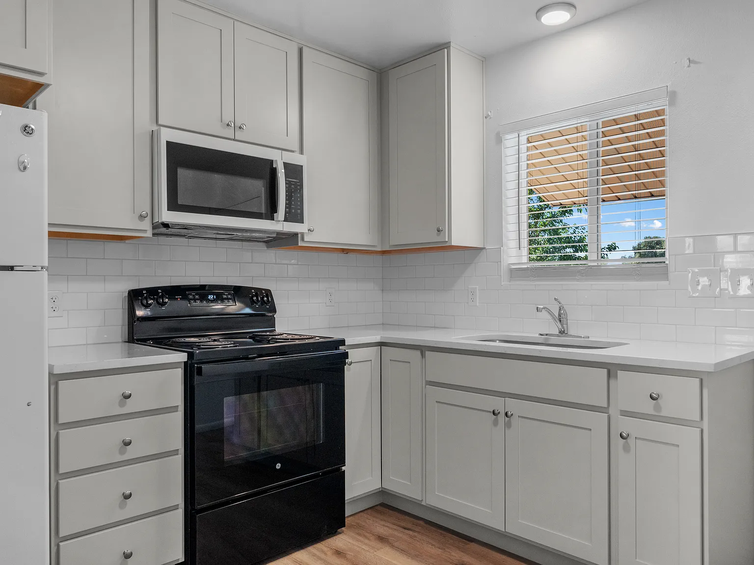 2 bed, 900 sqft, $1,275 — Photo 4