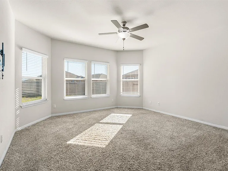 520 Loriner Way — Photo 17