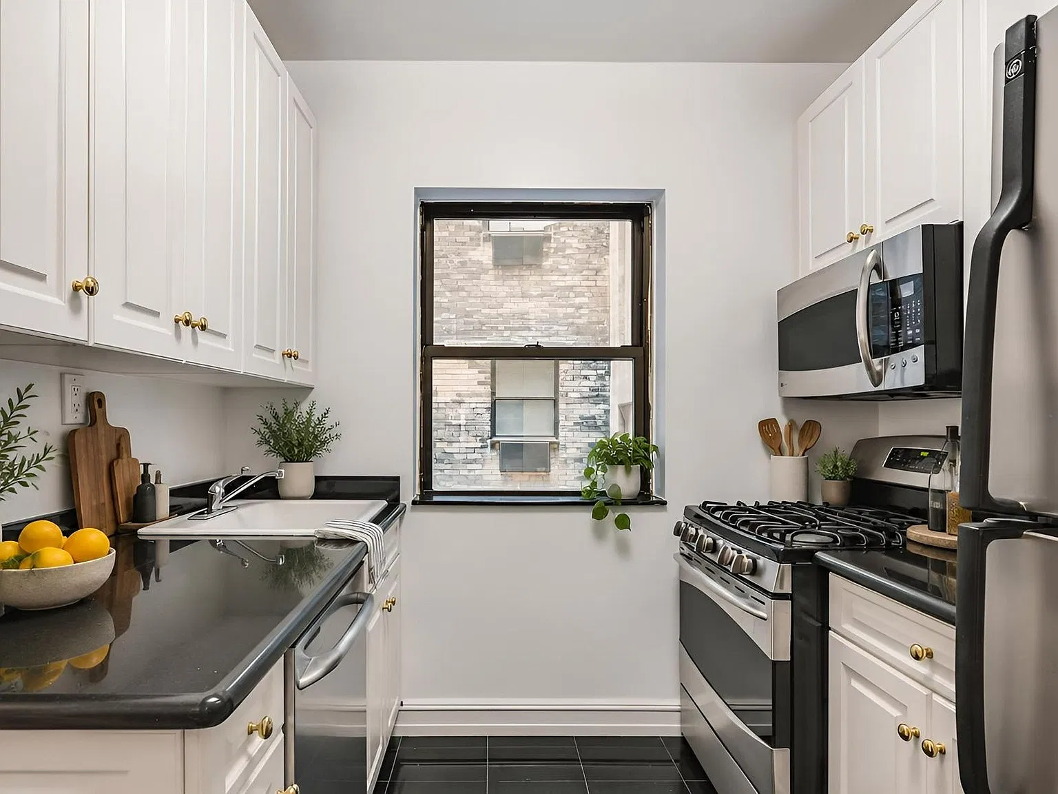 235 East 46th Street — Photo 3