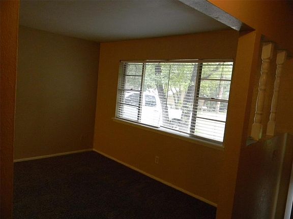 4th image of 2121 Tamworth Ct