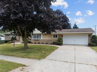 610 Randolph St, Mishicot, WI 54228