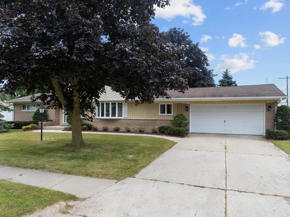 610 Randolph St, Mishicot, WI 54228