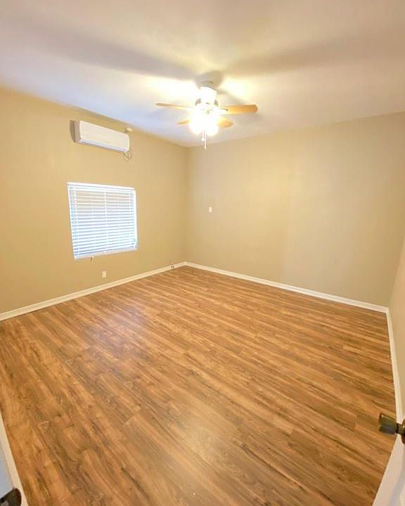 1st image of 1017 E Tom Landry St #18