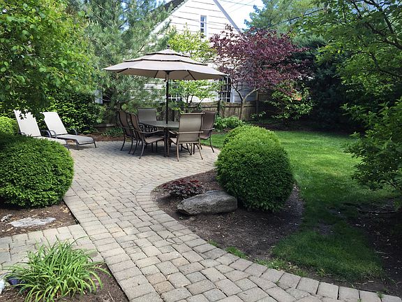 3rd image of 112 Wisteria Dr