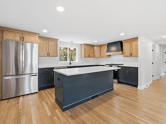 2nd image of 44 Wildbrook Rd