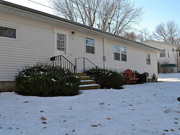 4th image of 304 Hilltop Dr