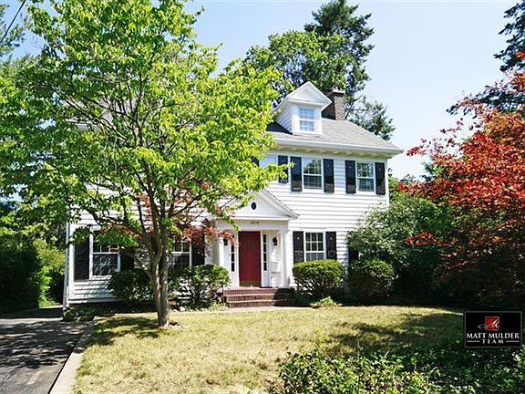 2nd image of 1518 Henderson Dr