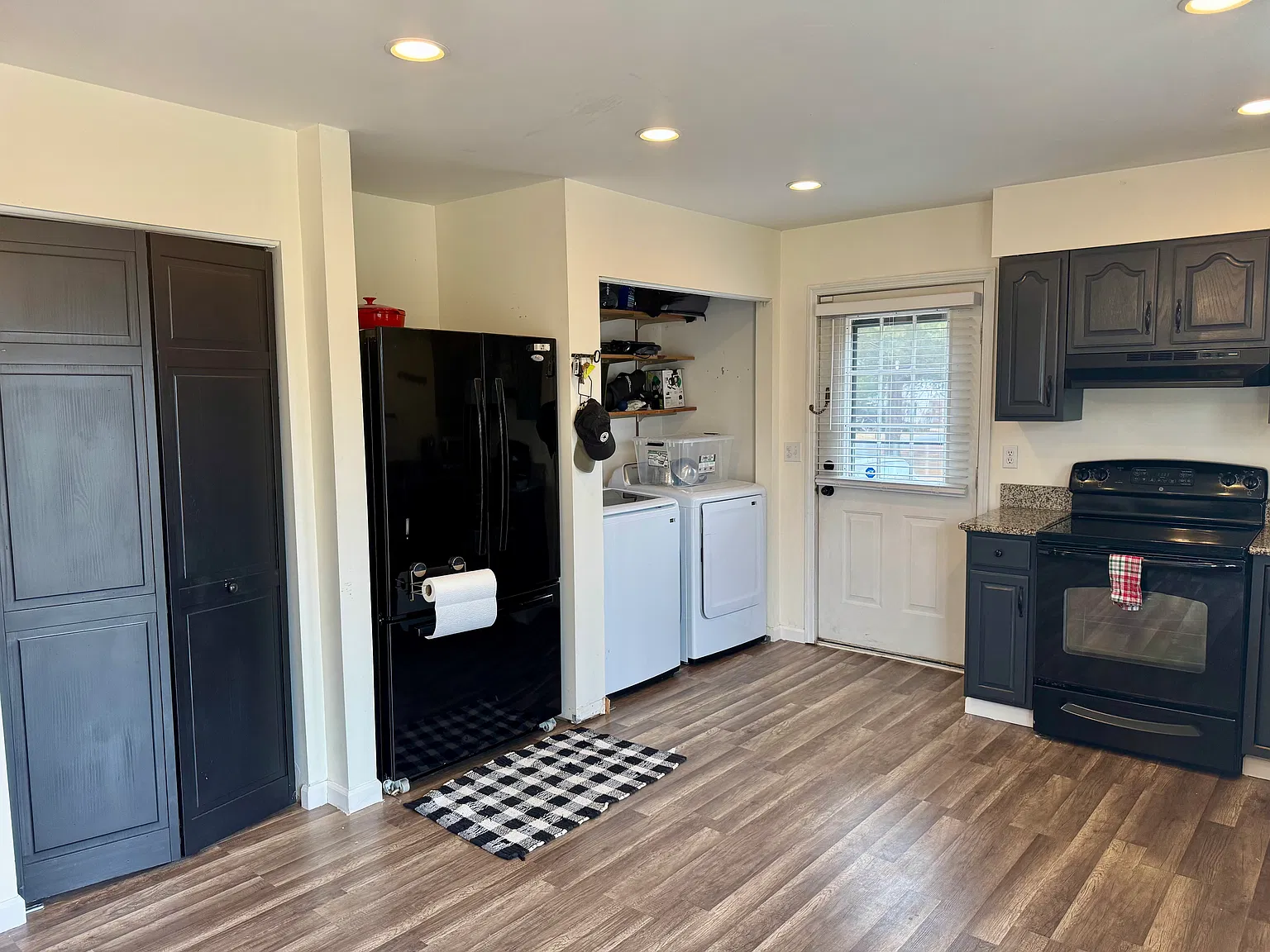 3 bed, 1232 sqft, $2,100 — Photo 3