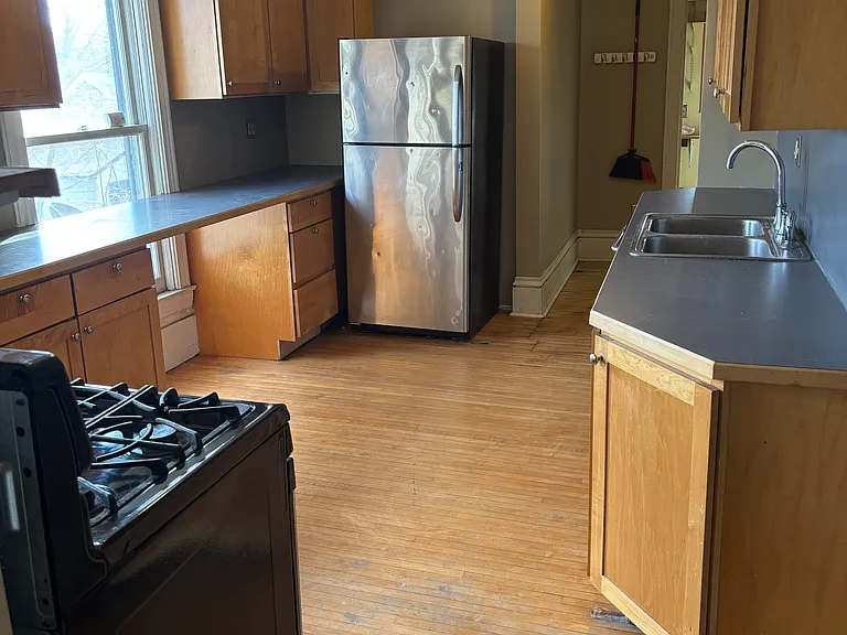 164 Isabel St W #2 — Photo 3