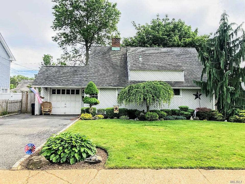 1st image of 27 Piper Ln