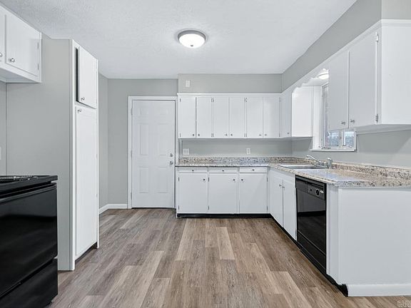 4th image of 57 Glenmere Dr