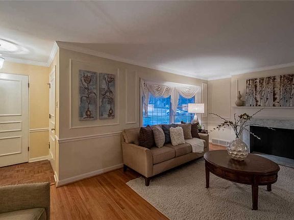 5th image of 7 Bon Hills Dr