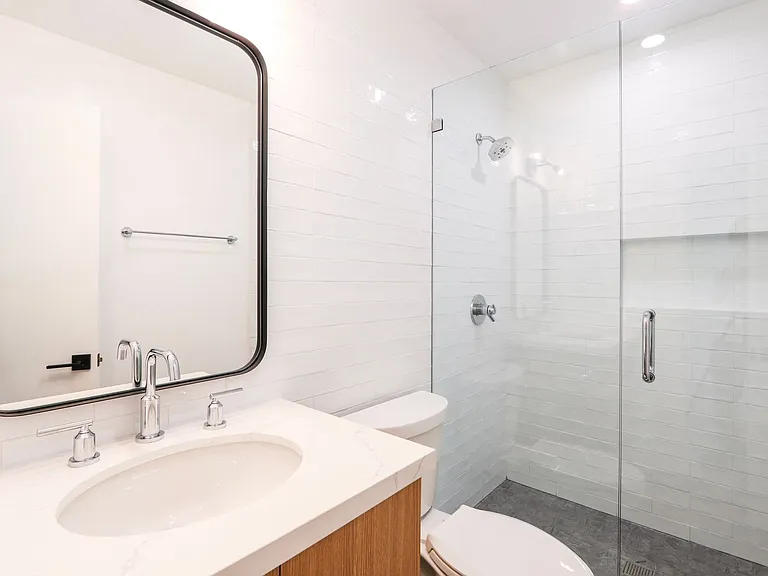 2136 Colby Ave — Photo 12