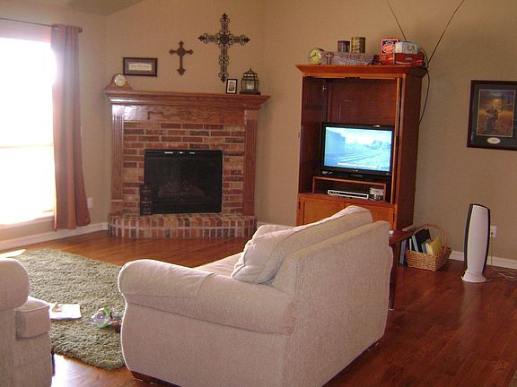 Living room w/hardwoods