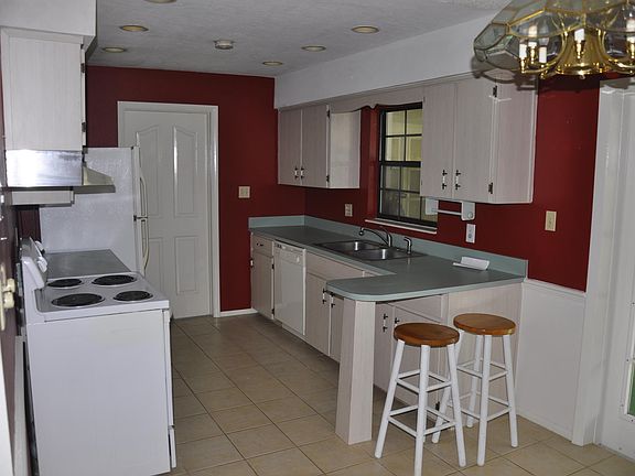 2nd image of 2876 Plaza Way #0
