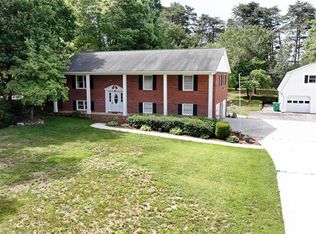 436 Forest Creek Dr, Winston Salem, NC 27107