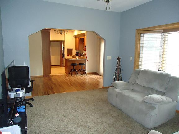 5th image of 210 7th St NW