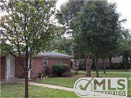 1st image of 2000 Robinwood Dr